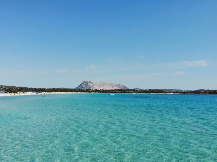 Spiaggia de La Cinta a San Teodoro, sabbia bianca e mare turchese